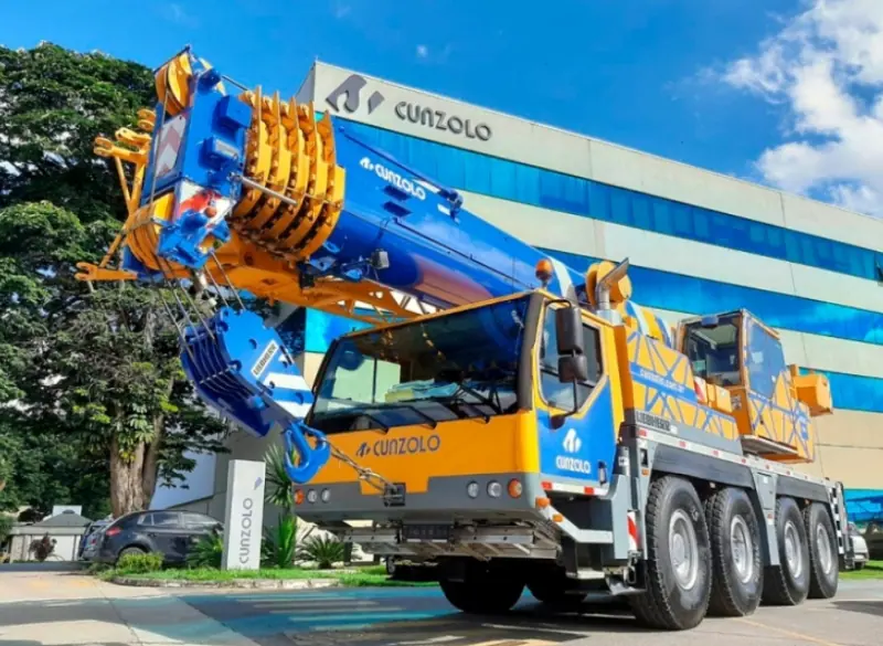 Locação de guindastes de 50 a 70 toneladas com equipamentos Cunzolo