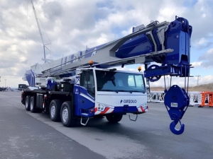 Guindaste autopropelido em pátios e áreas industriais