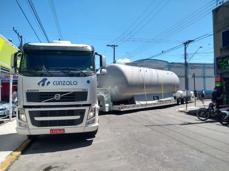 Transporte especial entre instalações industriais em Cruzeiro pela Cunzolo